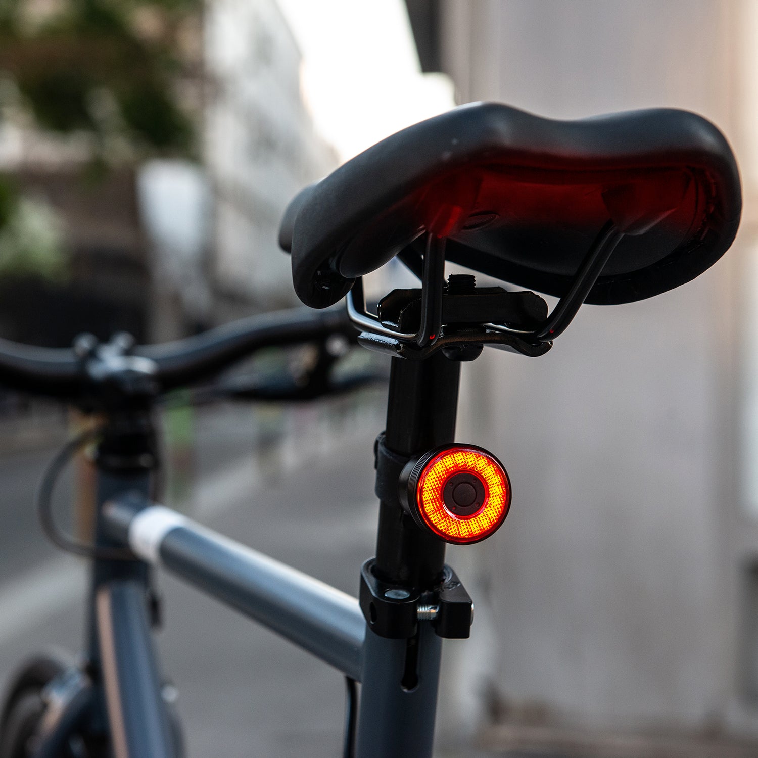 Éclairage Arrière Intelligent Pour Vélo Livoo - Rechargeable USB, Détecteur De Freinage, 4 Modes | Feu Stop Et Arrêt Automatique